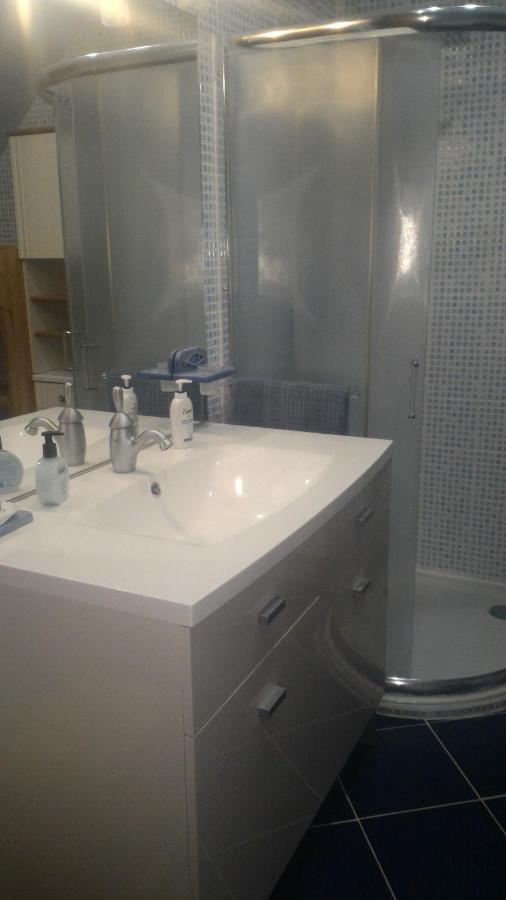 Chambre Au Nuit Etoile Et Jacuzzi Prive Bed & Breakfast Pleuven ภายนอก รูปภาพ